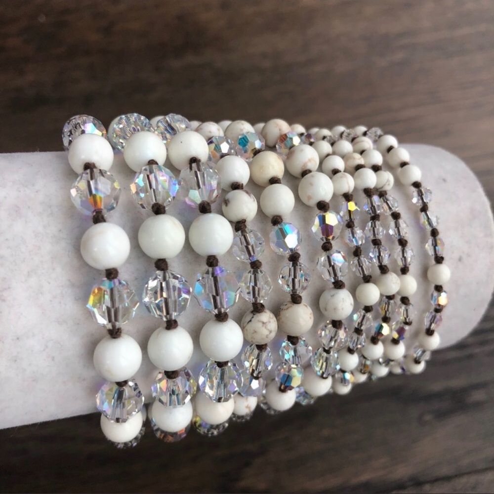 New RARE Authentic Chan Luu Leather Iridescent Cuff White Magnesite Howlite
